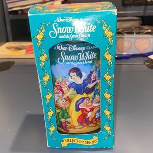 Disney Snow White Collector Glass with Blue and Yellow Accents